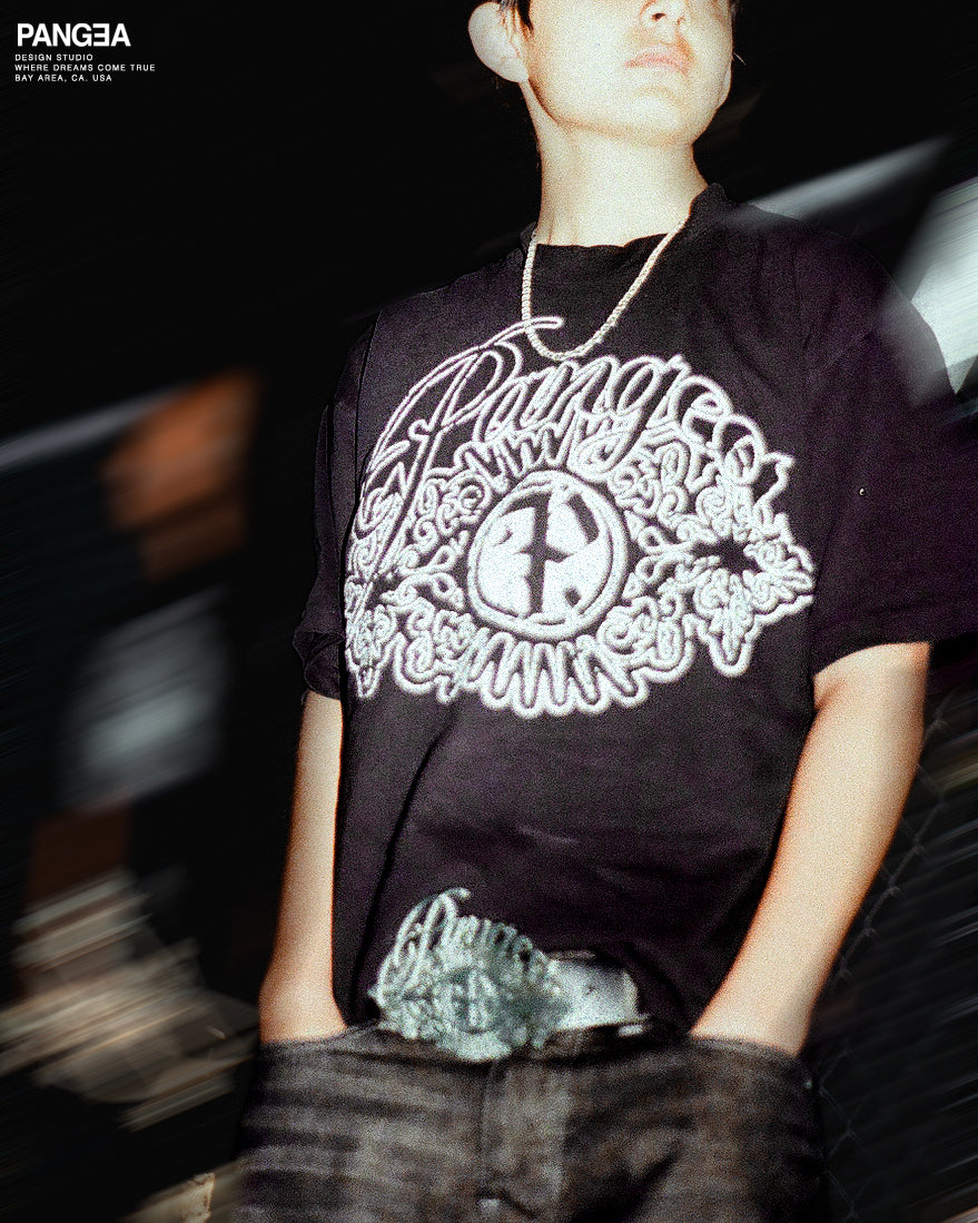 P EMBLEM T-SHIRT